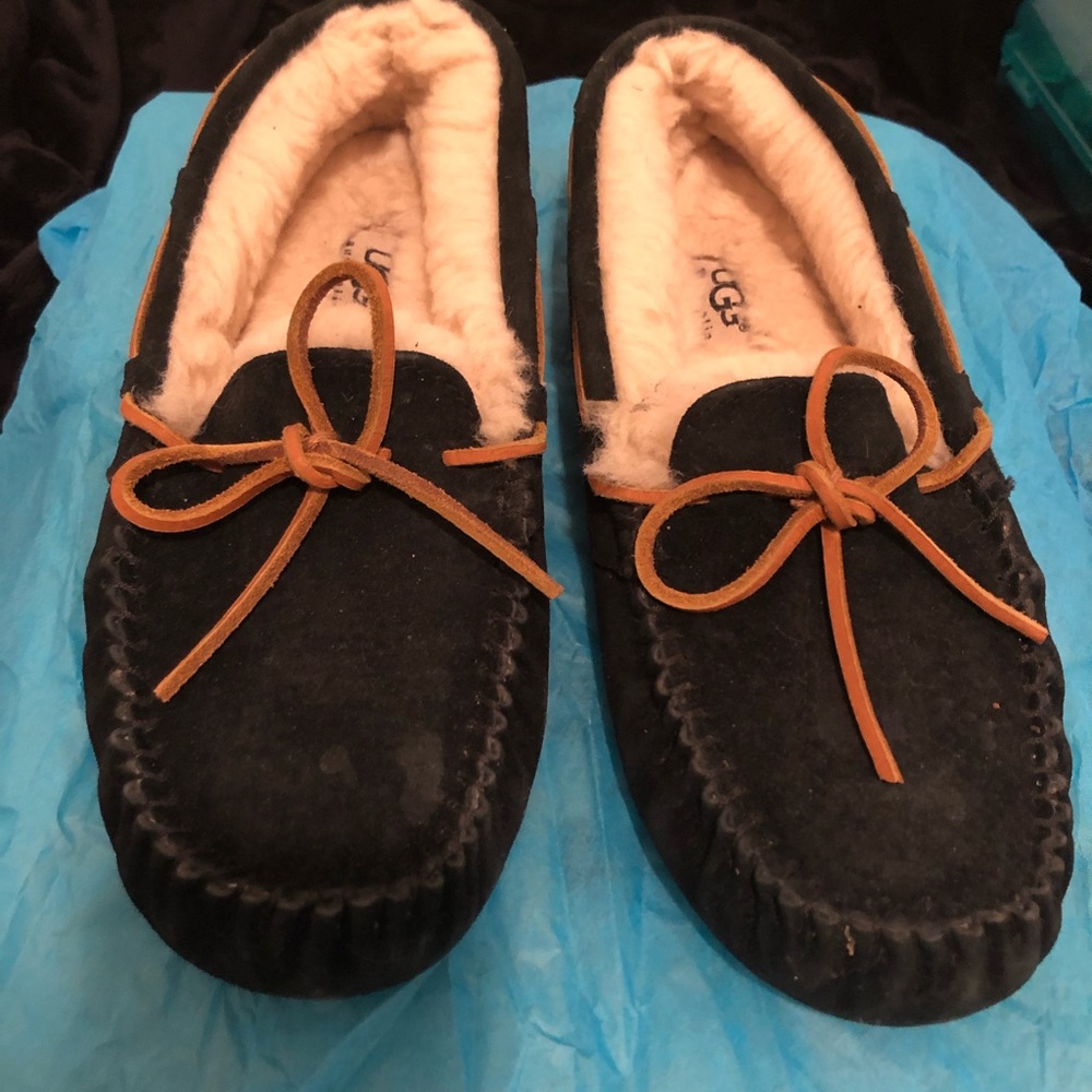 UGG SIZE 6